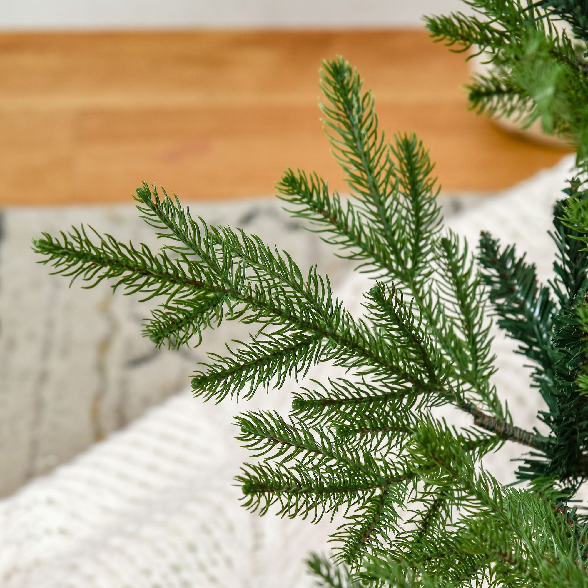 HOMCOM 6 ft Nordic Pine Artificial Christmas Tree with 795 Tips, Green