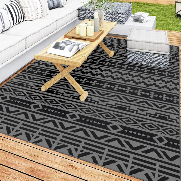 Outsunny Reversible Outdoor Rug, Waterproof Plastic Straw with Carry Bag, 6 ft x 9 ft, Black and Gray Geometric Wall - product image 11