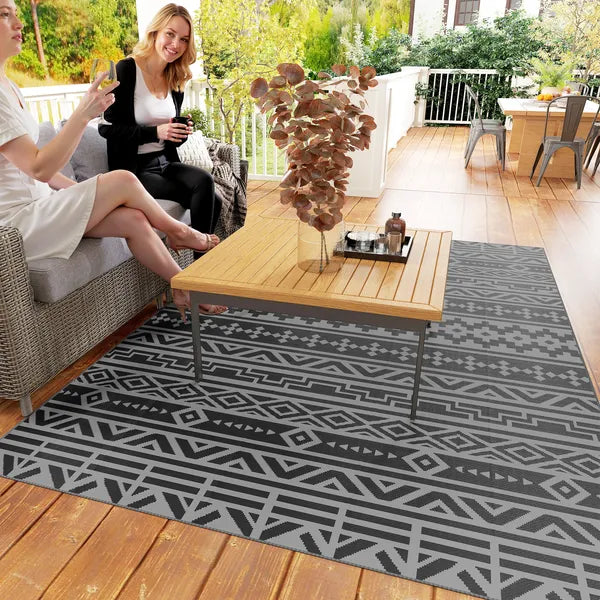 Outsunny Reversible Outdoor Rug, Waterproof Plastic Straw with Carry Bag, 6 ft x 9 ft, Black and Gray Geometric Wall - product image 9