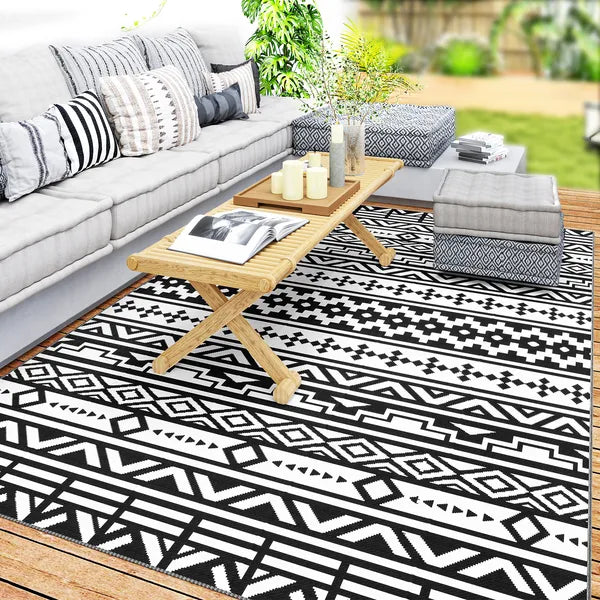 Outsunny Reversible Outdoor Rug, Waterproof Plastic Straw with Carry Bag, 6' x 9', Black and White Geometric Wall - product image 11