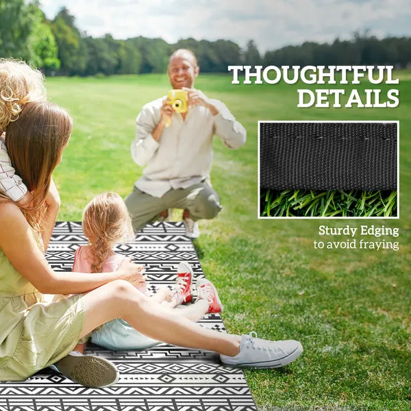 Outsunny Reversible Outdoor Rug, Waterproof Plastic Straw with Carry Bag, 6' x 9', Black and White Geometric Wall - product image 8